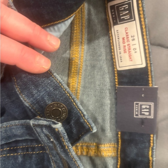 NWT Gap Classic Mid Rise Straight Size 25/0R. Dark Wash Style #600102-002 - Picture 4 of 7